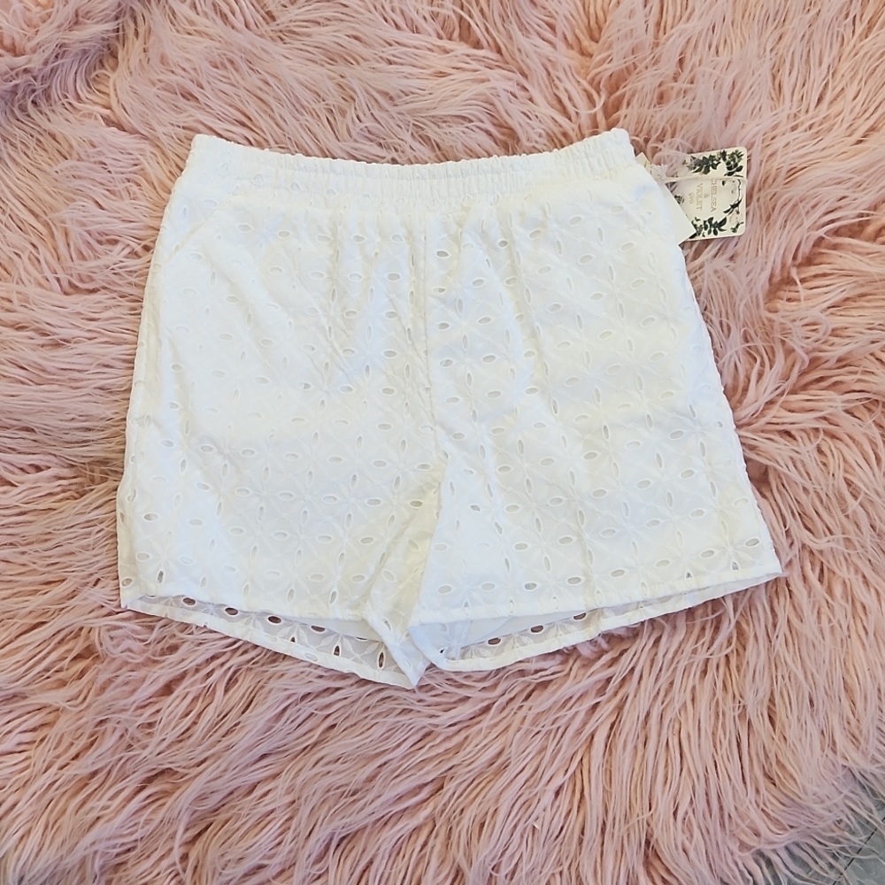 Chelsea & Violet Eyelet Short with Pocket